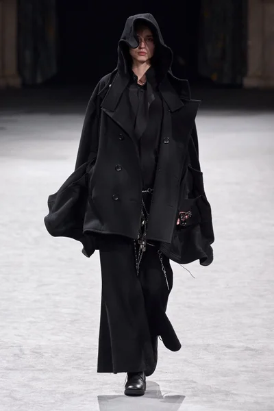 Look 15